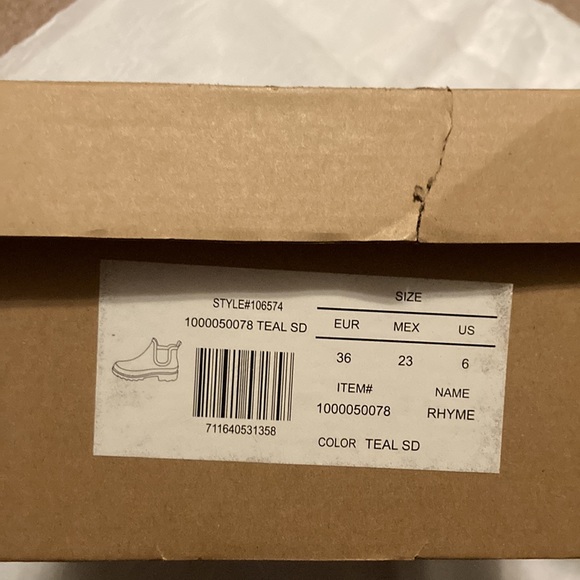 Sakroots short (ankle height) rain boots - Picture 2 of 12